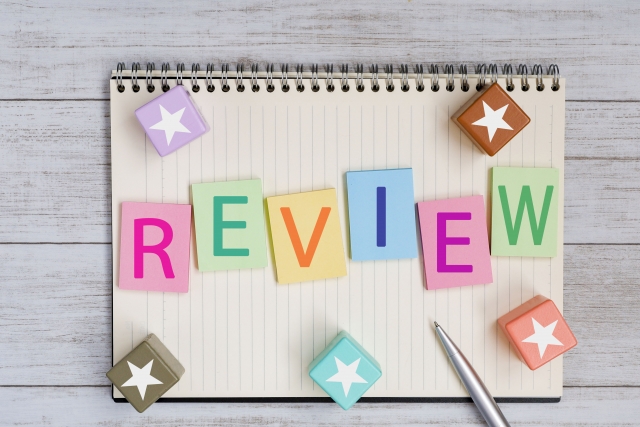 REVIEWと書かれたメモ