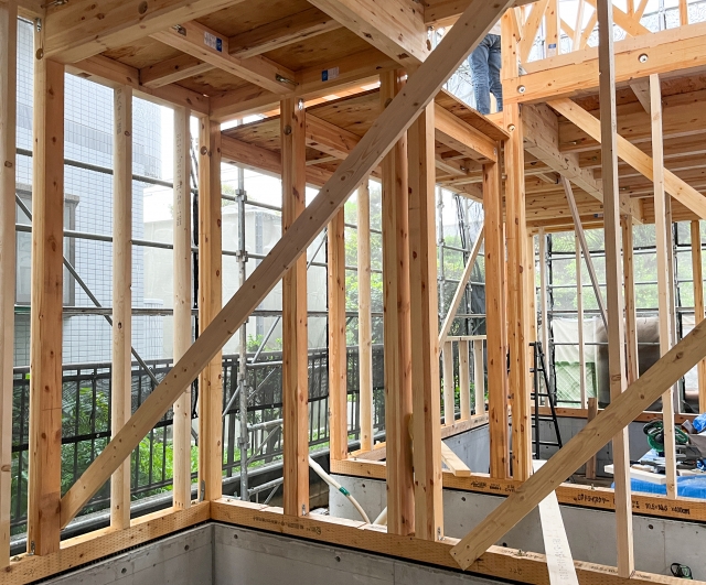 建築中の木造住宅