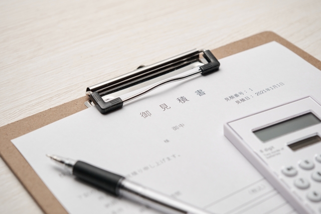 見積書と電卓