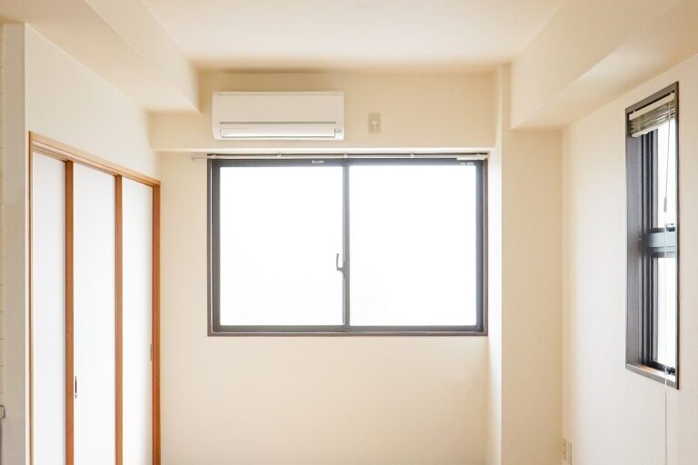 部屋の窓