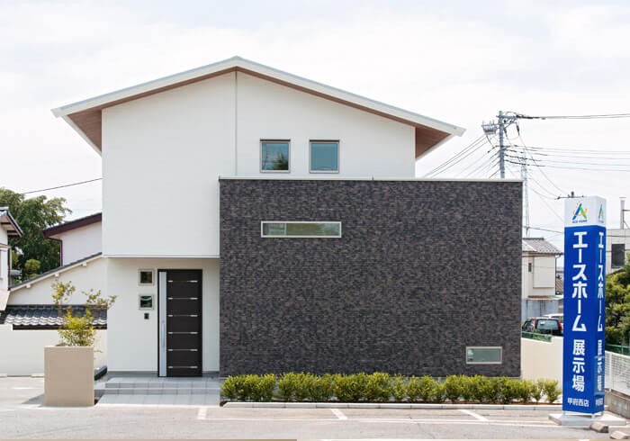 エースホーム甲府西店のモデルハウス外観